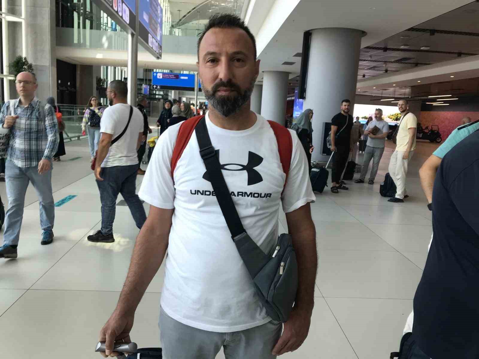 HAC FARİZASINI YERİNE GETİRMEK İÇİN KUTSAL TOPRAKLARA GİDEN HACILAR YURDA