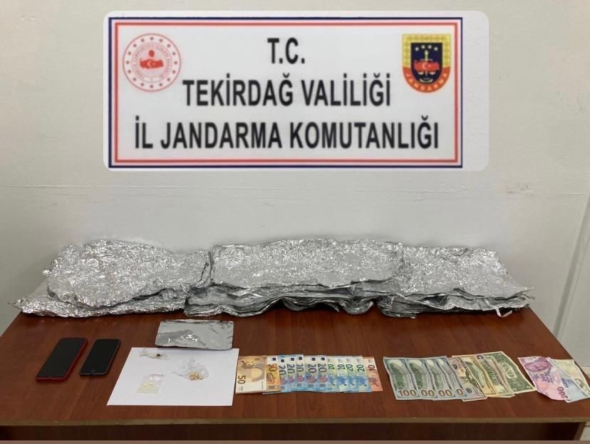 TEKİRDAĞ İL JANDARMA KOMUTANLIĞI EKİPLERİ, TRAFİKTE YAPTIKLARI DENETİMDE ŞÜPHELENDİKLERİ BİR
