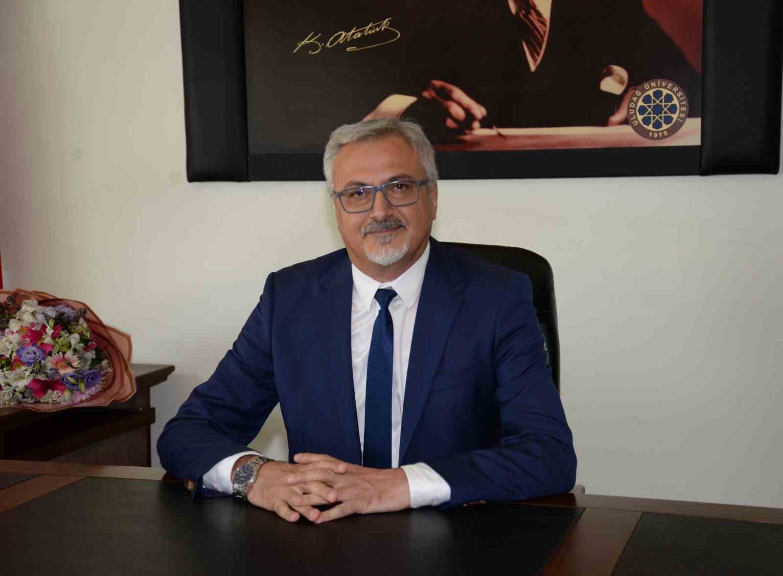 BURSA ULUDAĞ ÜNİVERSİTESİ (BUÜ) HUKUK FAKÜLTESİ DEKANLIĞI’NDA BAYRAK DEĞİŞİMİ YAŞANDI.
