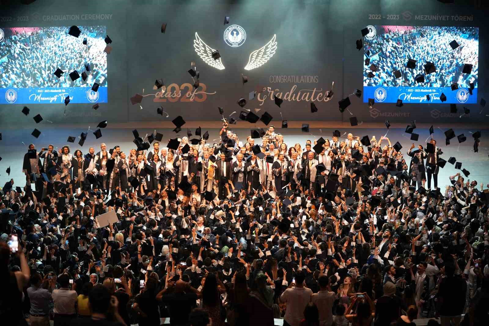 İSTANBUL GELİŞİM ÜNİVERSİTESİ 2022-2023 AKADEMİK YILI MEZUNİYET TÖRENİ, 19-20 TEMMUZ
