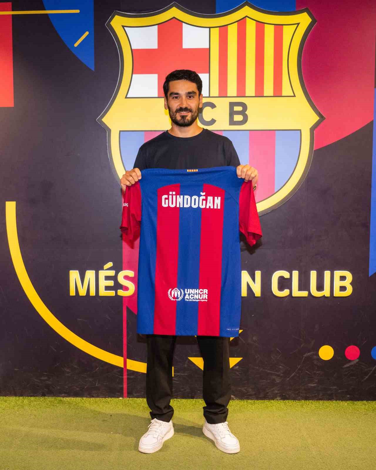 TÜRK ASILLI ALMAN FUTBOLCU İLKAY GÜNDOĞAN, BARCELONA’YA İMZAYI ATTI.