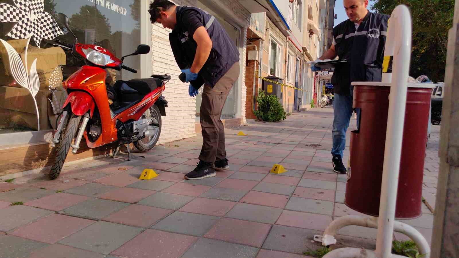 BURSA'NIN İNEGÖL İLÇESİ HAMİDİYE MAHALLESİNDE FAALİYET GÖSTEREN ÇİÇEK SATIŞI İŞYERİNDE
