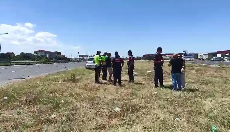 TEKİRDAĞ’IN ÇERKEZKÖY İLÇESİ VELİKÖY KAVŞAĞINDA IŞIK İHLALİ YAPAN BİR KADIN