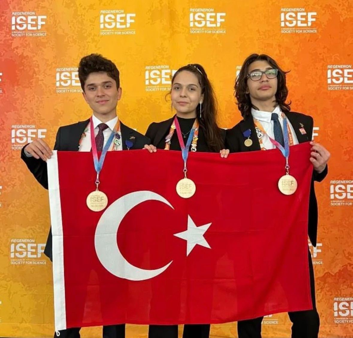İSTANBUL ATATÜRK FEN LİSESİ BAŞARILARI İLE TERCİHLERDE ÖNE ÇIKIYOR