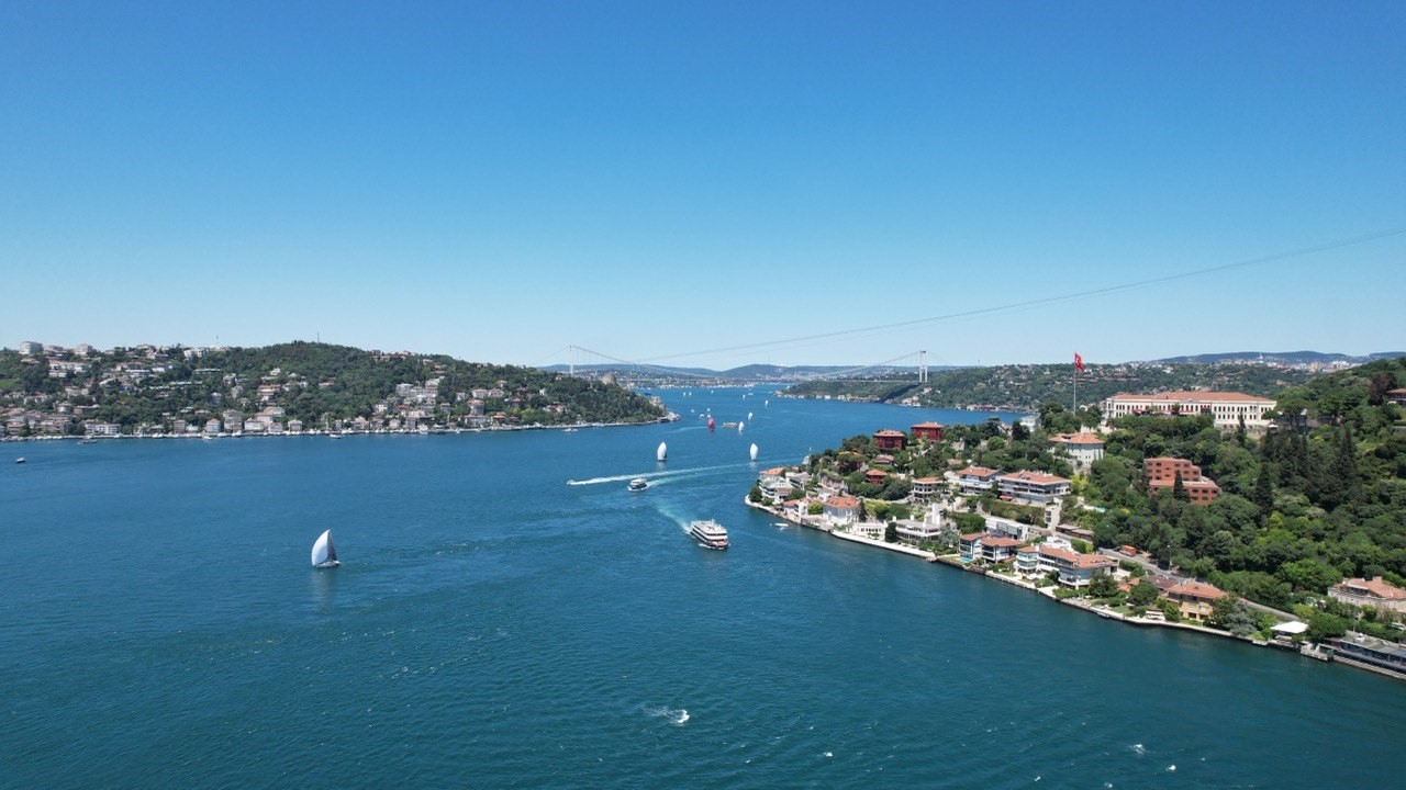 İSTANBUL BOĞAZINDA YELKENLİ ŞÖLENİ