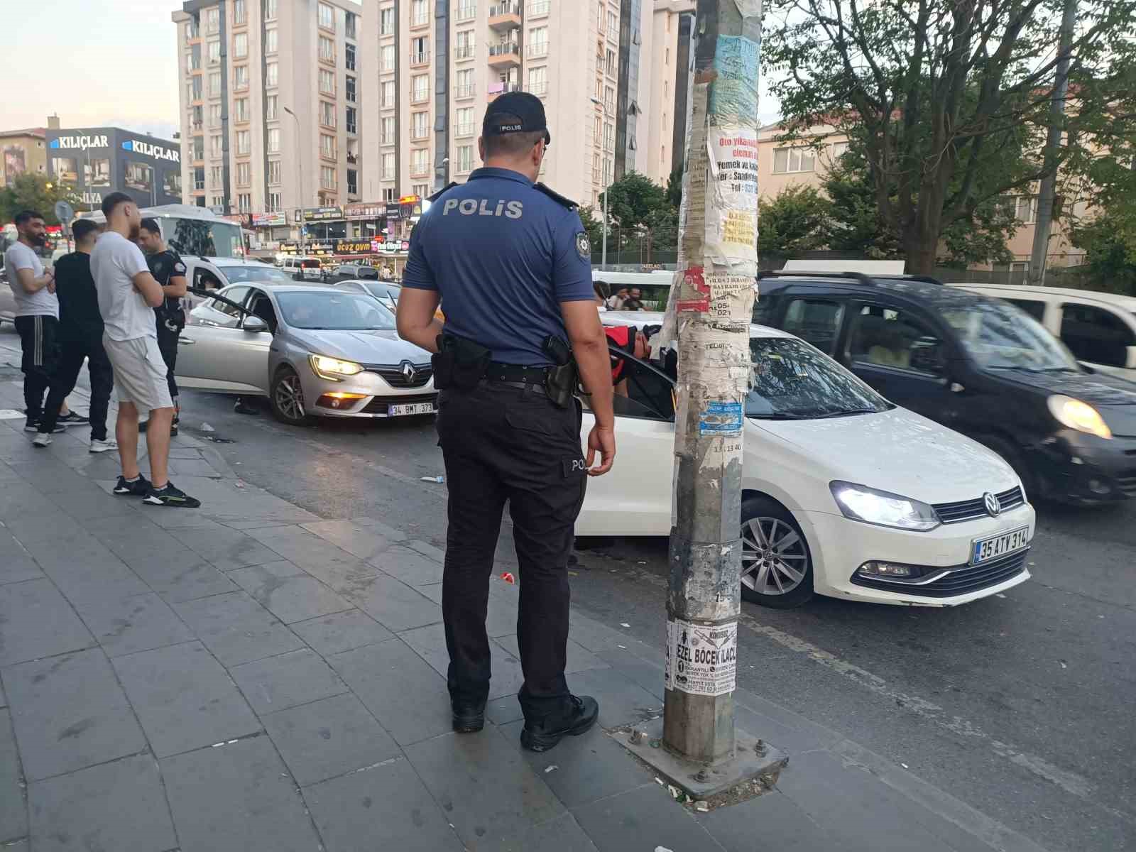 İSTANBUL GENELİNDE NARKOTİK DENETİMİ GERÇEKLEŞTİRİLDİ. DENETİMDE ŞÜPHELİ GÖRÜLEN ŞAHISLARA GENEL