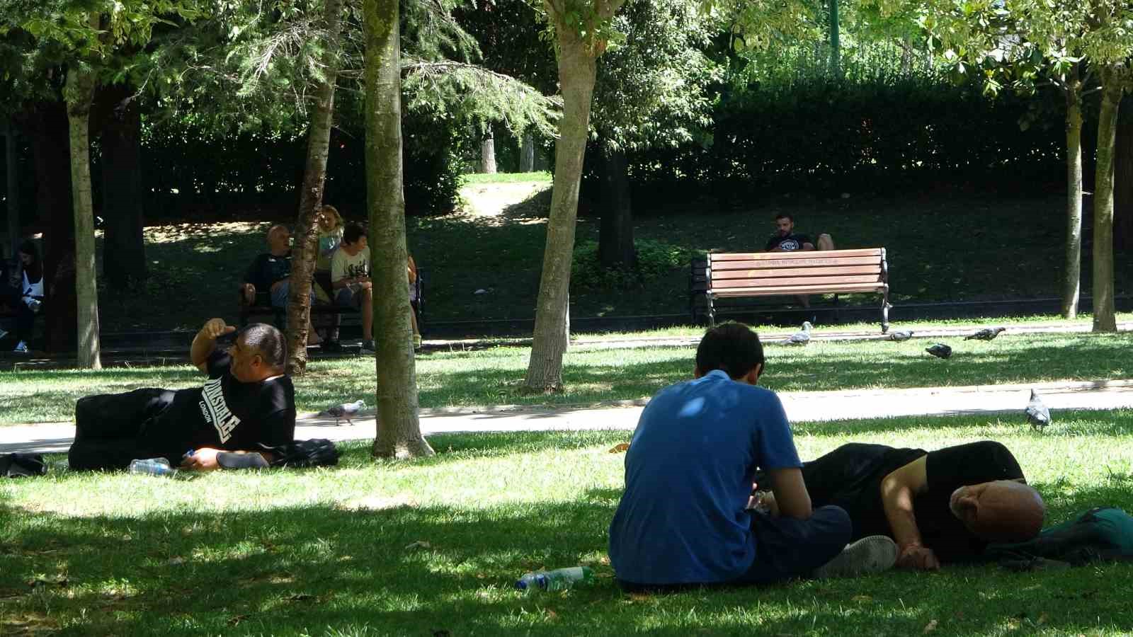 İSTANBUL’DA HAVA SICAKLIKLARI MEVSİM NORMALLERİNİN ÜZERİNDE SEYREDERKEN, TAKSİM VE KARAKÖY’DE