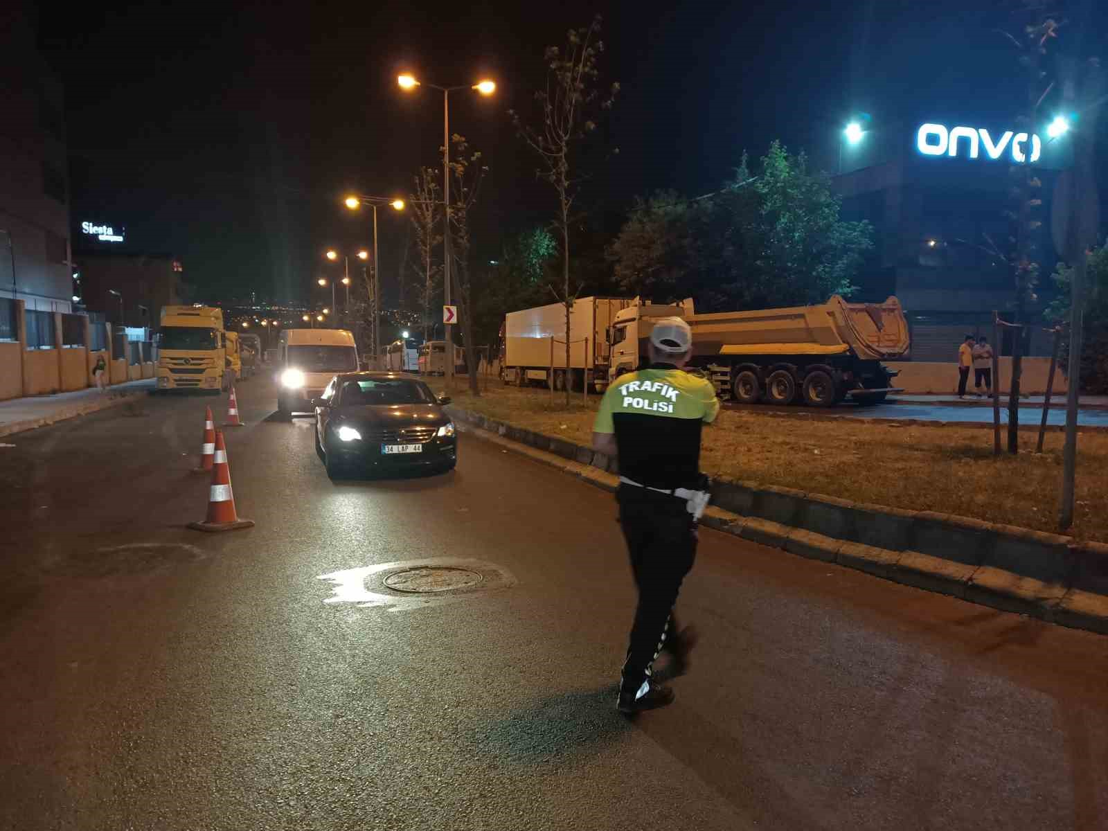 İSTANBUL'DA UYUŞTURUCU MADDE TİCARETİ VE KULLANIMININ ENGELLENMESİNE YÖNELİK UYGULAMA GERÇEKLEŞTİRİLDİ.