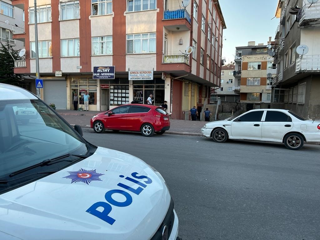 KAYSERİ’NİN KOCASİNAN İLÇESİNDE İŞTEN EVE GELEN KADIN KOCASINI ÖLÜ BULDU.