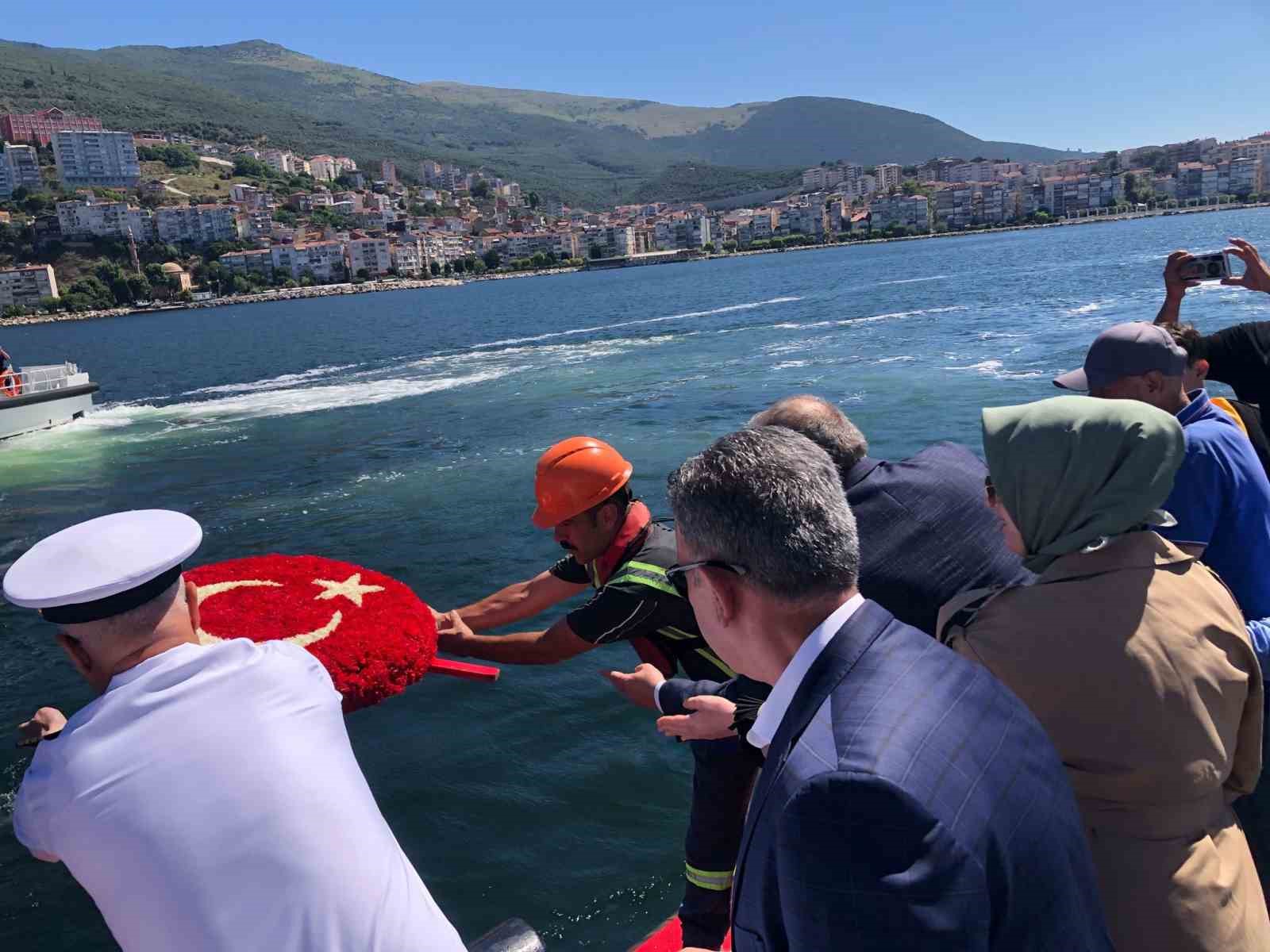 GEMLİK’TE KABOTAJ VE DENİZCİLİK BAYRAMI DOLAYISIYLA ATATÜRK ANITINA ÇELENK SUNMA