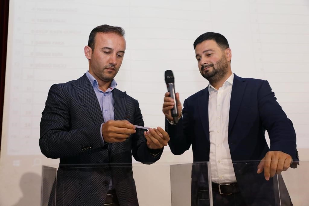 KAĞITHANE BELEDİYESİ, İSTİHDAMI ARTIRMAK ADINA 200'ÜN ÜZERİNDE PERSONEL ALIMI YAPTI.