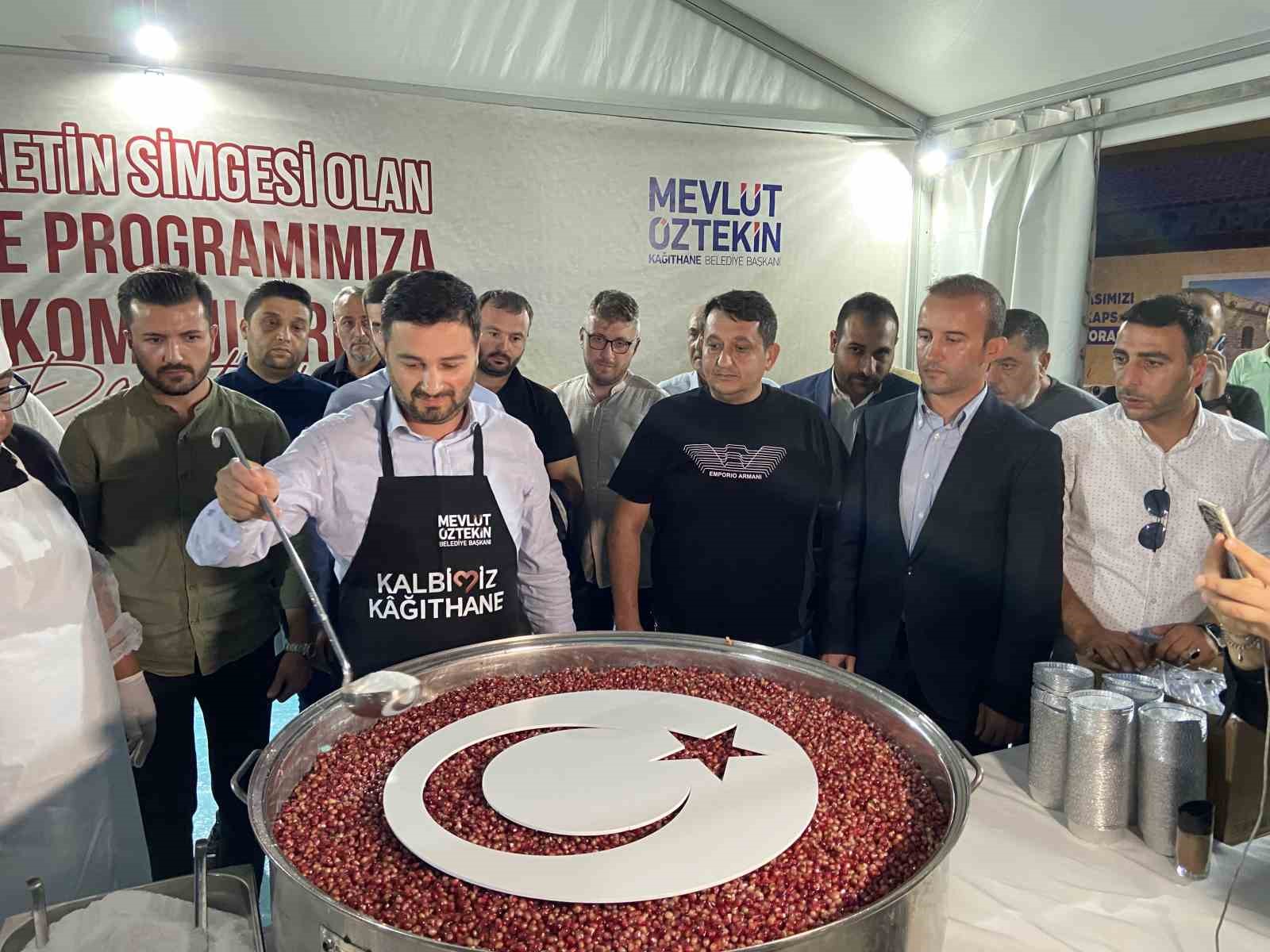 KAĞITHANE’DE AŞURE GÜNÜ HEYECANI: 25 BİN KİŞİYE AŞURE İKRAM EDİLDİ