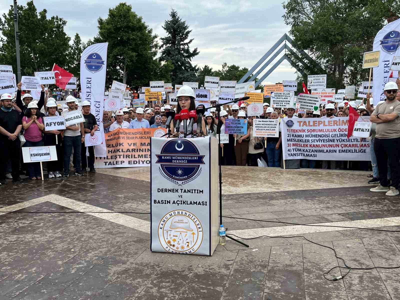KAMUDA ÇALIŞAN MÜHENDİSLER, ANKARA’DA BİR ARAYA GELEREK “MÜHENDİSLİK MESLEK KANUNU”