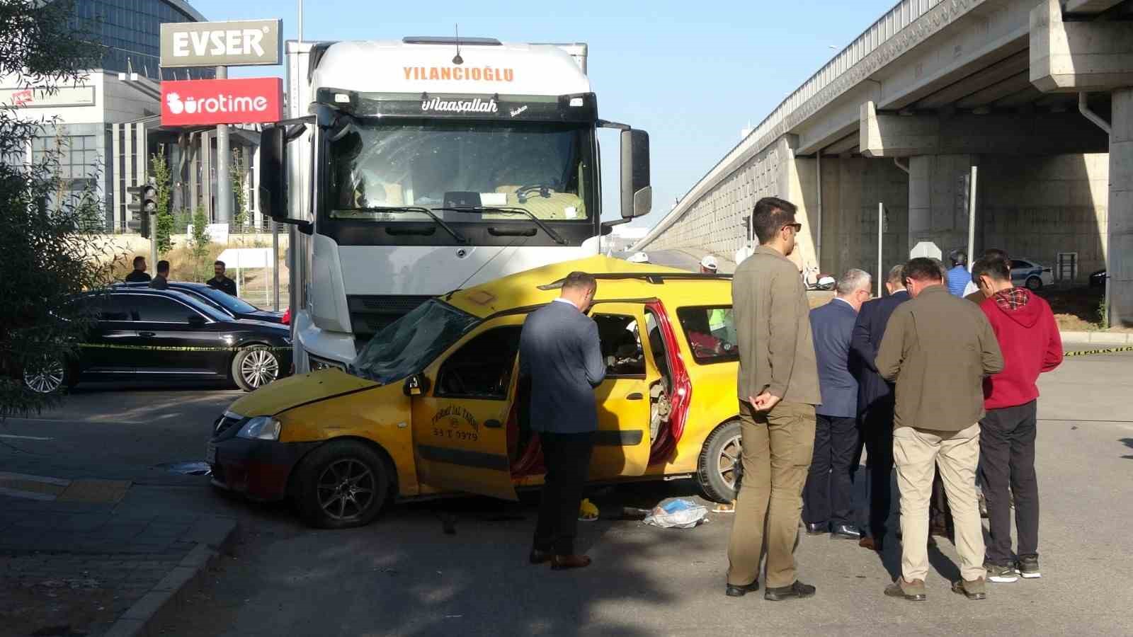 ALMANYA’DAN TATİL İÇİN MEMLEKETLERİ SİVAS’A GELEN GURBETÇİ AİLE YAŞANAN TRAFİK