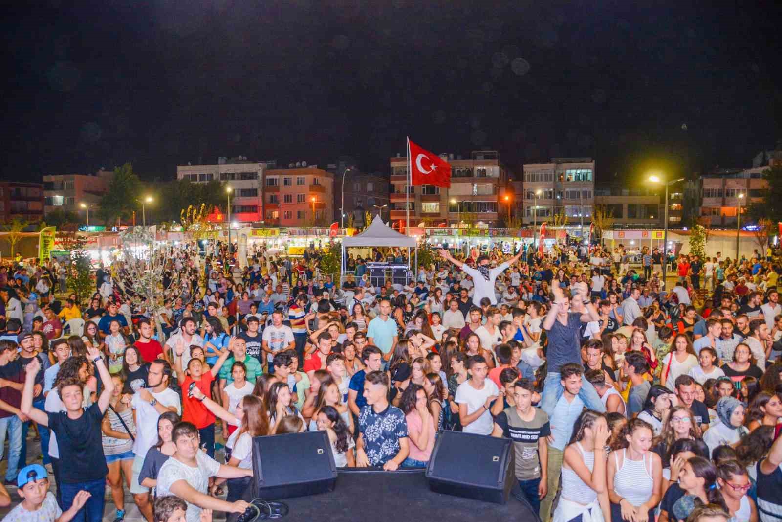 KARACABEY BELEDİYESİ TARAFINDAN HER YIL GELENEKSEL OLARAK DÜZENLENEN VE YOĞUN