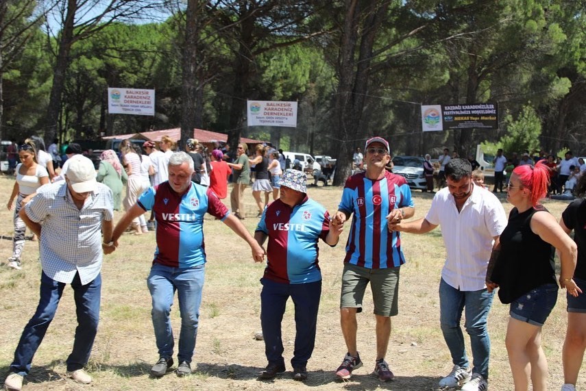 BALIKESİR’DE BULUNAN KARADENİZLİLER DERNEKLERİNİN DÜZENLEDİĞİ KAZDAĞLARI’NDA 17. YAYLA ŞENLİĞİ YAPILDI.