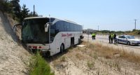 Çanakkale’de Güzelyalı köyü yakınlarında sürücüsünün direksiyon hakimiyetini kaybetmesi sonucu yoldan