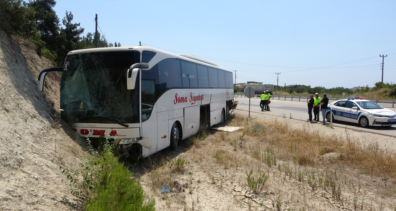 Çanakkale’de Güzelyalı köyü yakınlarında sürücüsünün direksiyon hakimiyetini kaybetmesi sonucu yoldan