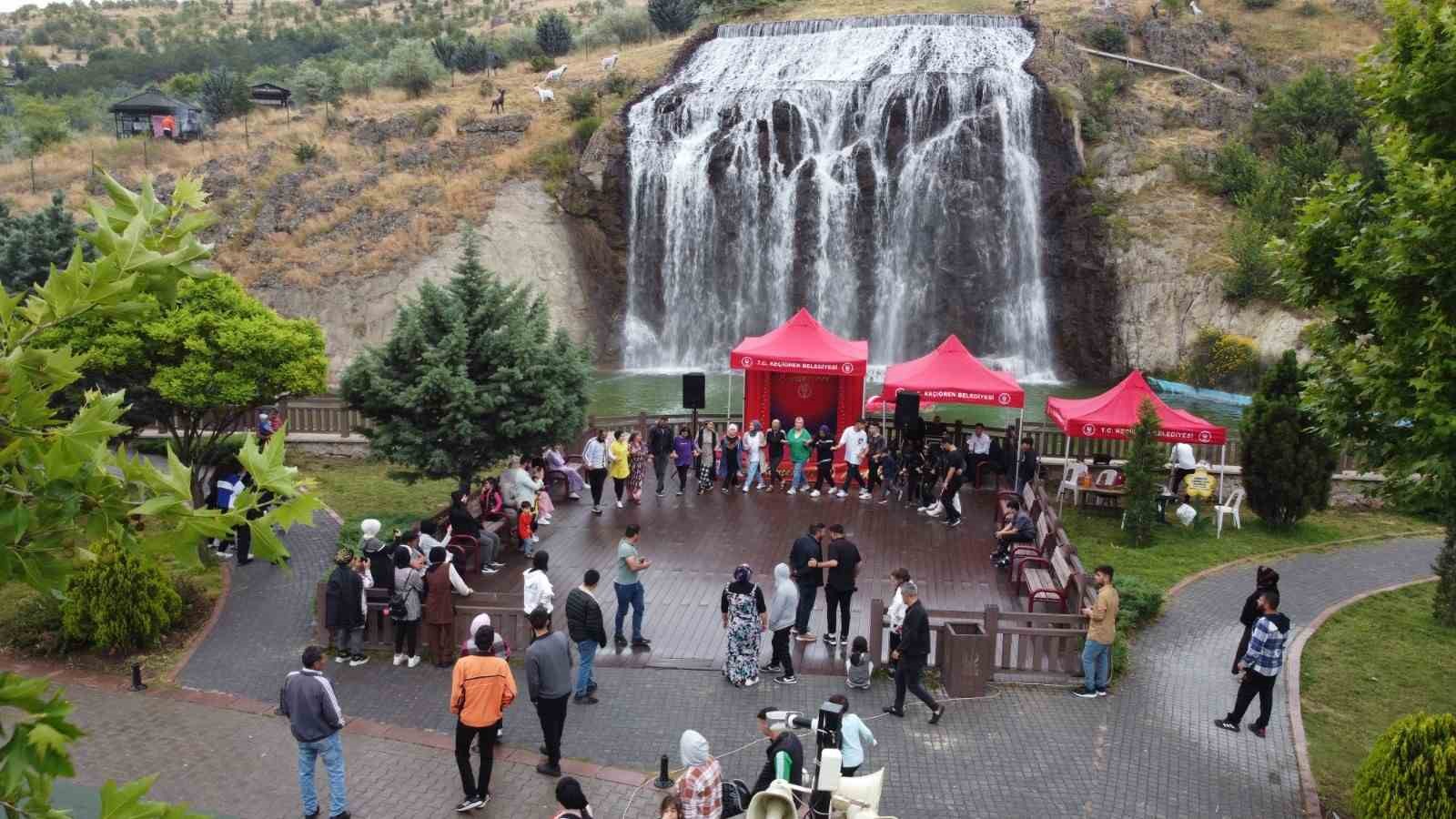 KEÇİÖREN BELEDİYESİ TARAFINDAN HER YAZ İLÇEDEKİ PARKLARDA DÜZENLENEN “PARK KONSERLERİ”