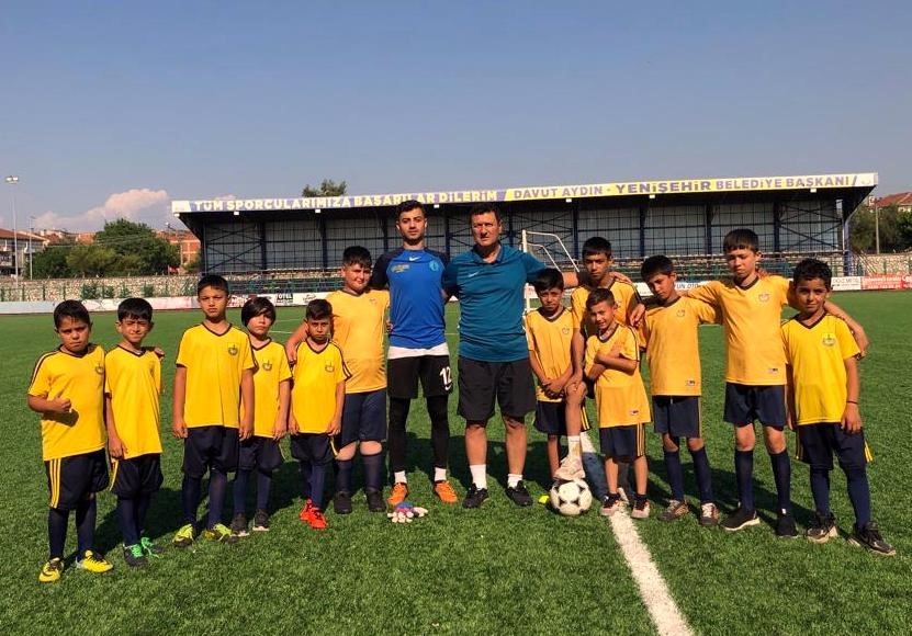 BİRÇOK FUTBOL KULÜBÜNÜN TAKİBE ALDIĞI BURSALI PROFESYONEL GENÇ KALECİ, KENDİSİNİ