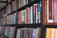 Ülkede günden güne azalan kitap okuma alışkanlığı kitapçıları boş bıraktı.