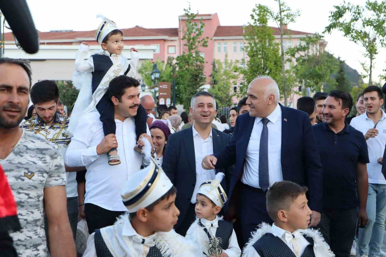 KIZILCAHAMAM BELEDİYESİ, İLÇEDE İKAMET EDEN ÇOCUKLAR İÇİN TOPLU SÜNNET ORGANİZASYONU