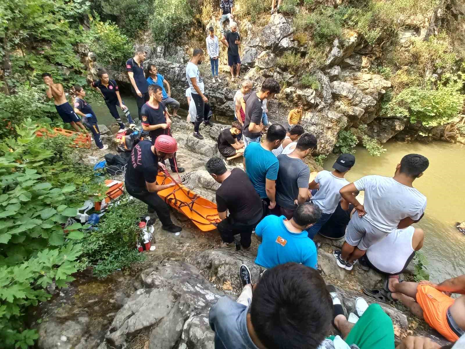KOCAELİ'NİN İZMİT İLÇESİNDE SERİNLEMEK İÇİN GİRDİĞİ GÖLETTE BOĞULAN 15 YAŞINDAKİ