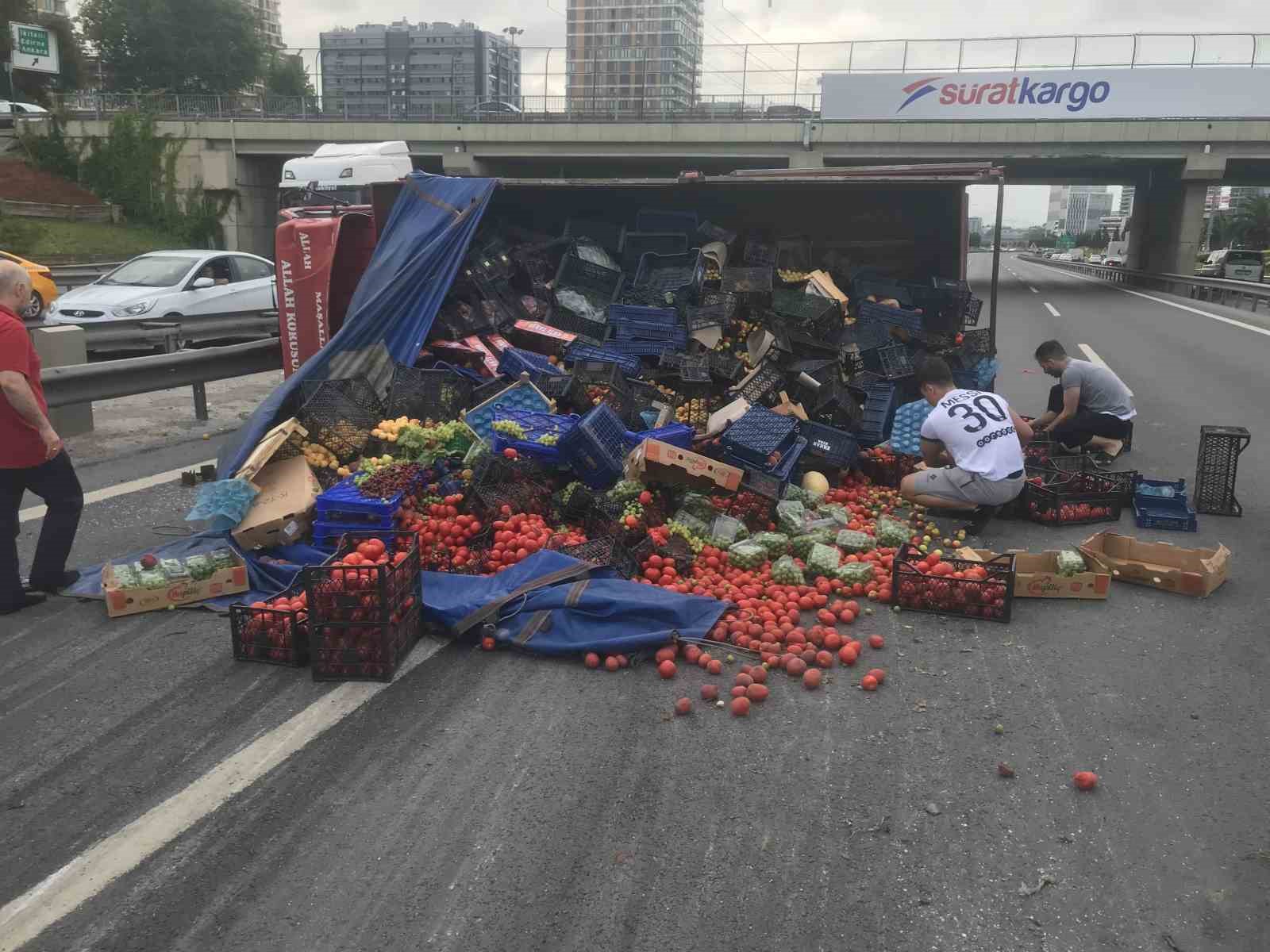 KÜÇÜKÇEKMECE BASIN EKSPRES YOLU ÜZERİNDE SEYİR HALİNDE OLAN SÜRÜCÜSÜNÜN DİREKSİYON