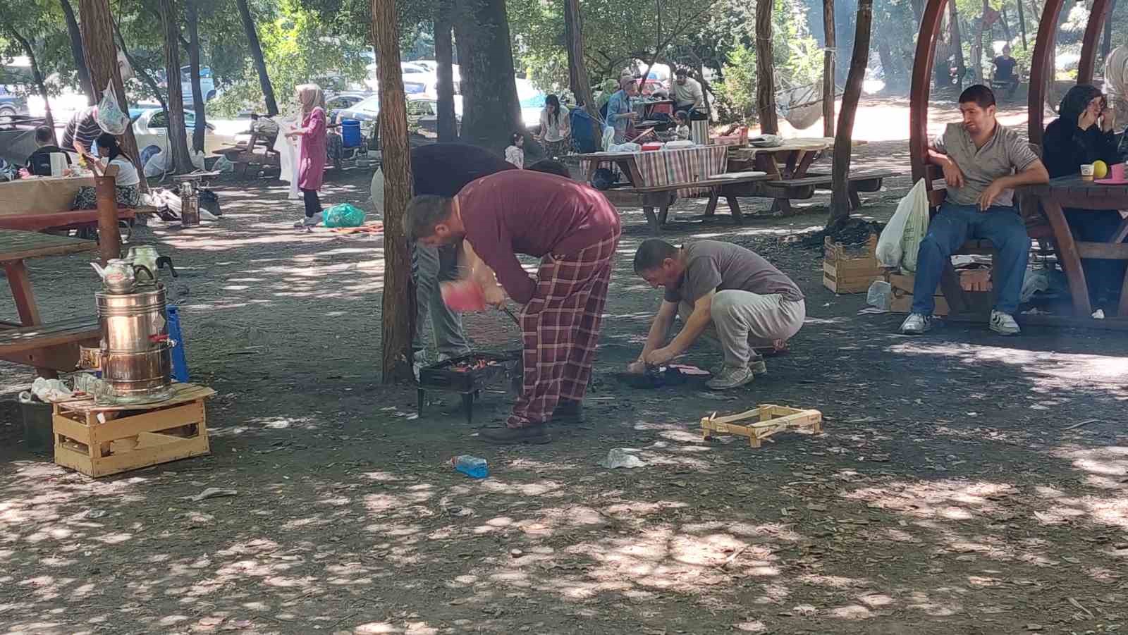 KURBAN BAYRAMI’NDA ŞEHİR DIŞINA ÇIKMAYIP İSTANBUL’DA KALANLAR BELGRAD ORMANI’NI DOLDURDU.