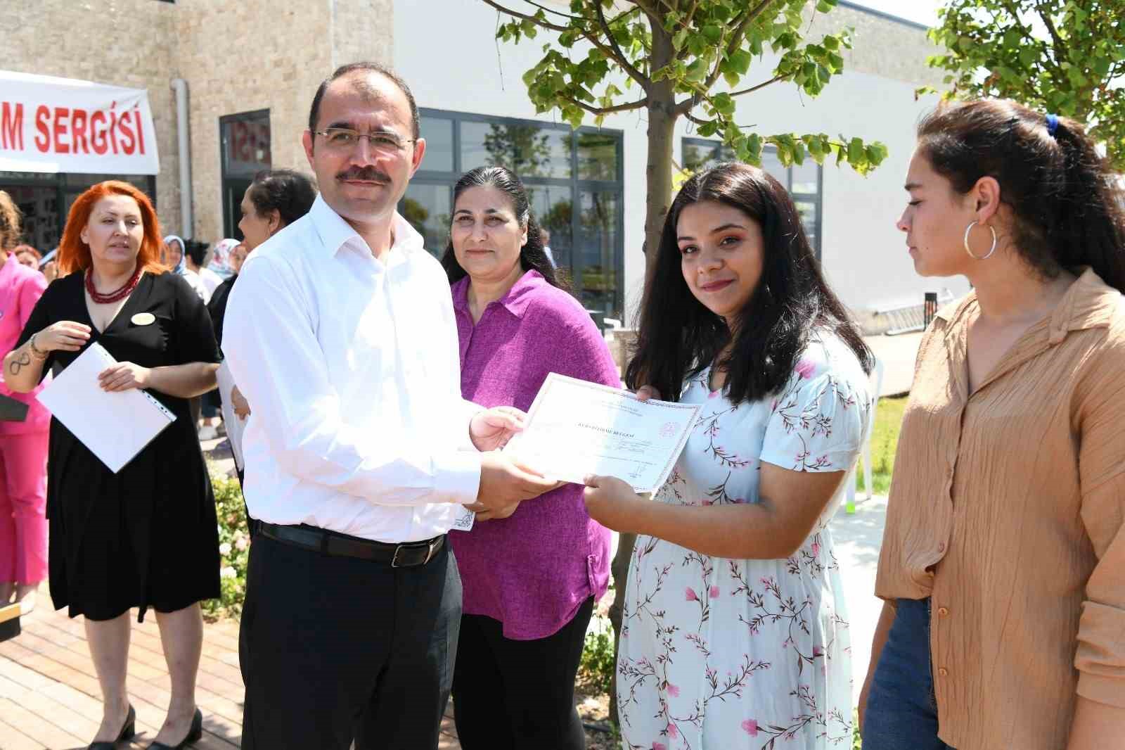 ÇANAKKALE’NİN LAPSEKİ İLÇE KAYMAKAMLIĞI BÜNYESİNDEKİ SOSYAL YARDIMLAŞMA VE DAYANIŞMA VAKFI’NDA