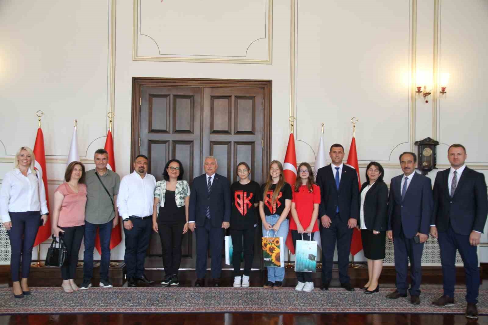 VALİ AZİZ YILDIRIM, LİSELERE GEÇİŞ SİSTEMİ (LGS) SINAVINDA 500 TAM
