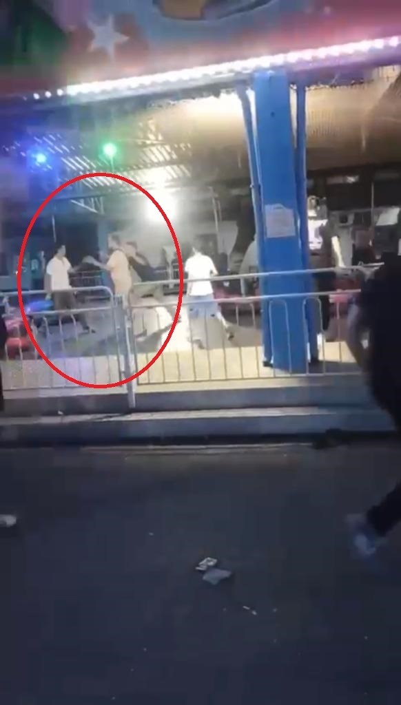 BURSA’DA LUNAPARKTA İKİ GRUP ARASINDA ÇIKAN SÖZLÜ TARTIŞMADA YERİNİ TEKME