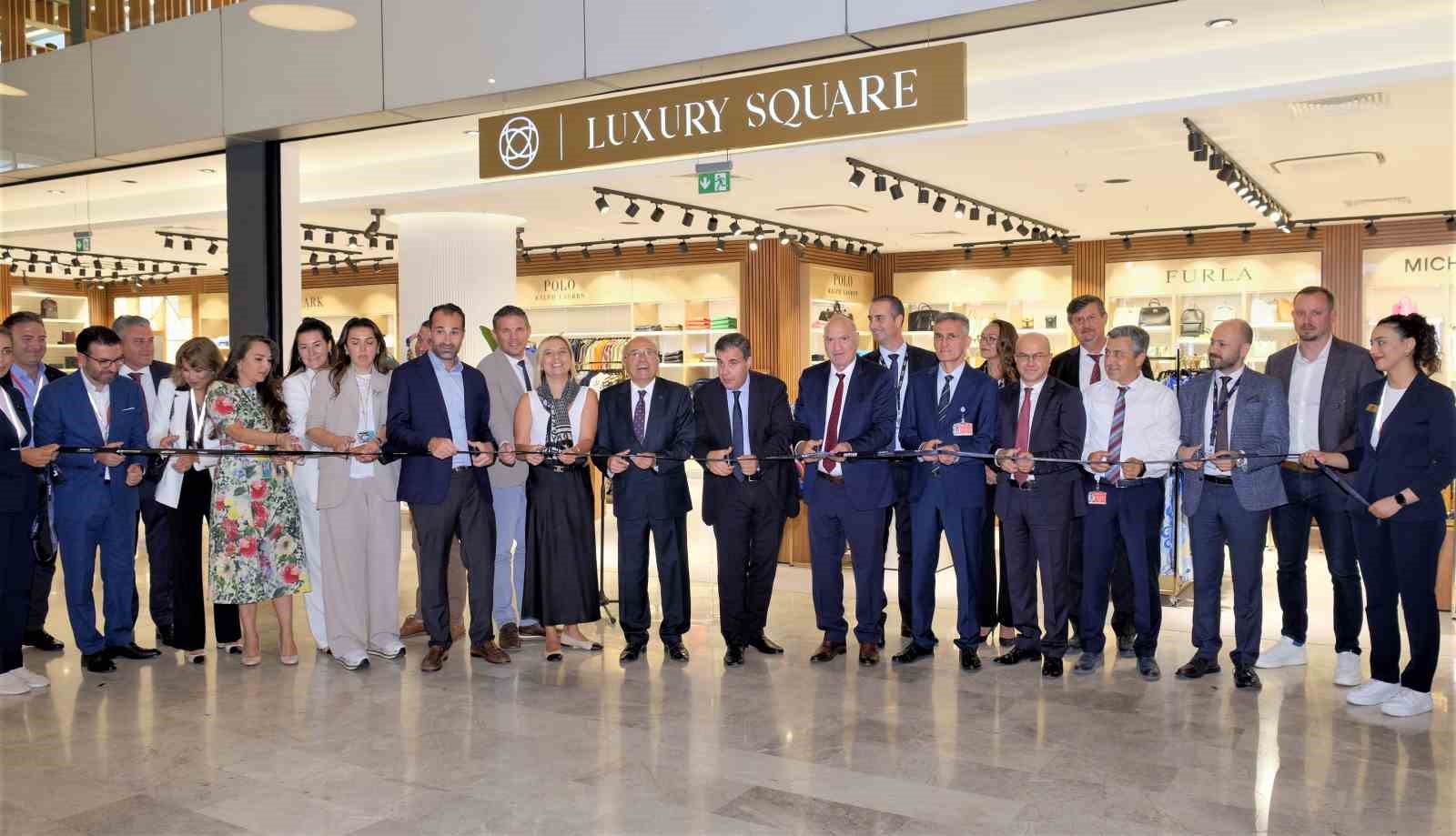 LUXURY SQUARE VE OLD BAZAAR MAĞAZASI DALAMAN HAVALİMANI’NDA AÇILDI