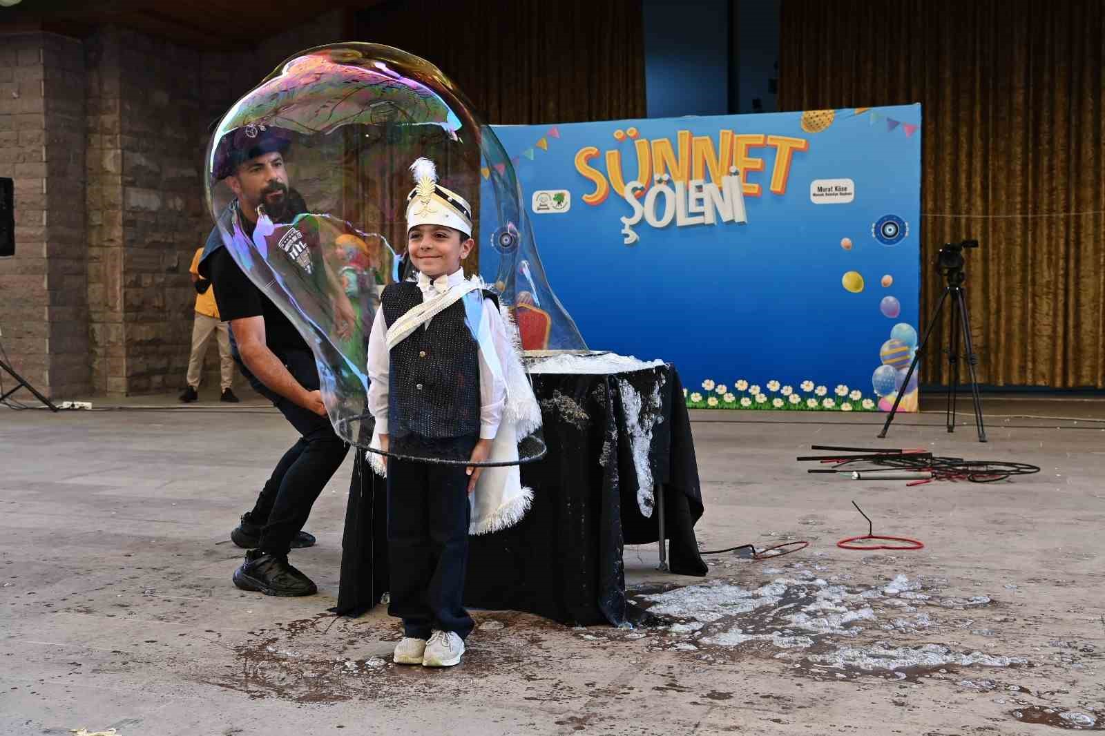 ÇOCUKLAR SÜNNET ŞÖLENİ’NDE BU ÖZEL GÜNLERİNİ DOYASIYA EĞLENEREK KUTLADI. MAMAK