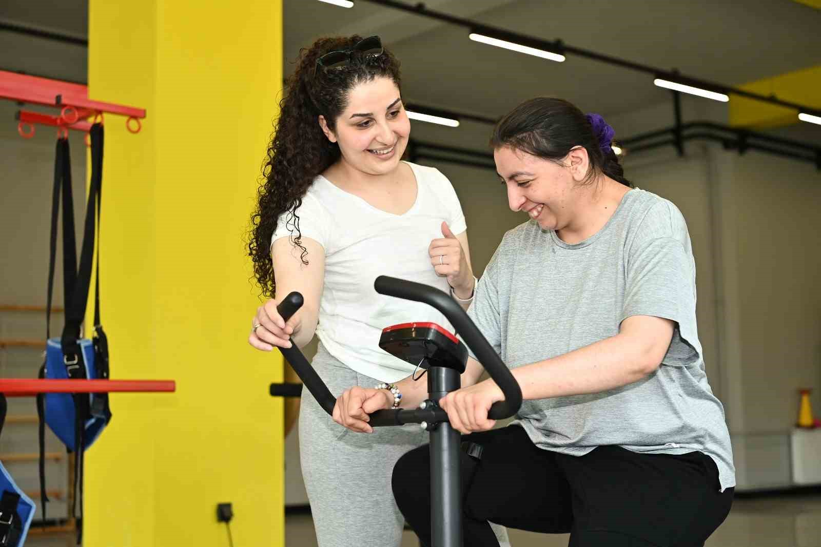 ENGELLİ BİREYLERİN SOSYALLEŞMESİ, YAŞAM BECERİLERİ KAZANMASI VE KİŞİSEL GELİŞİMLERİ İÇİN