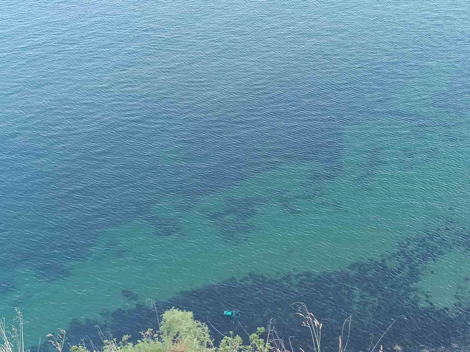 TEKİRDAĞ'DA DENİZE KARŞI MANZARA KEYFİ YAPMAK İSTEYEN VATANDAŞ, ARACININ EL