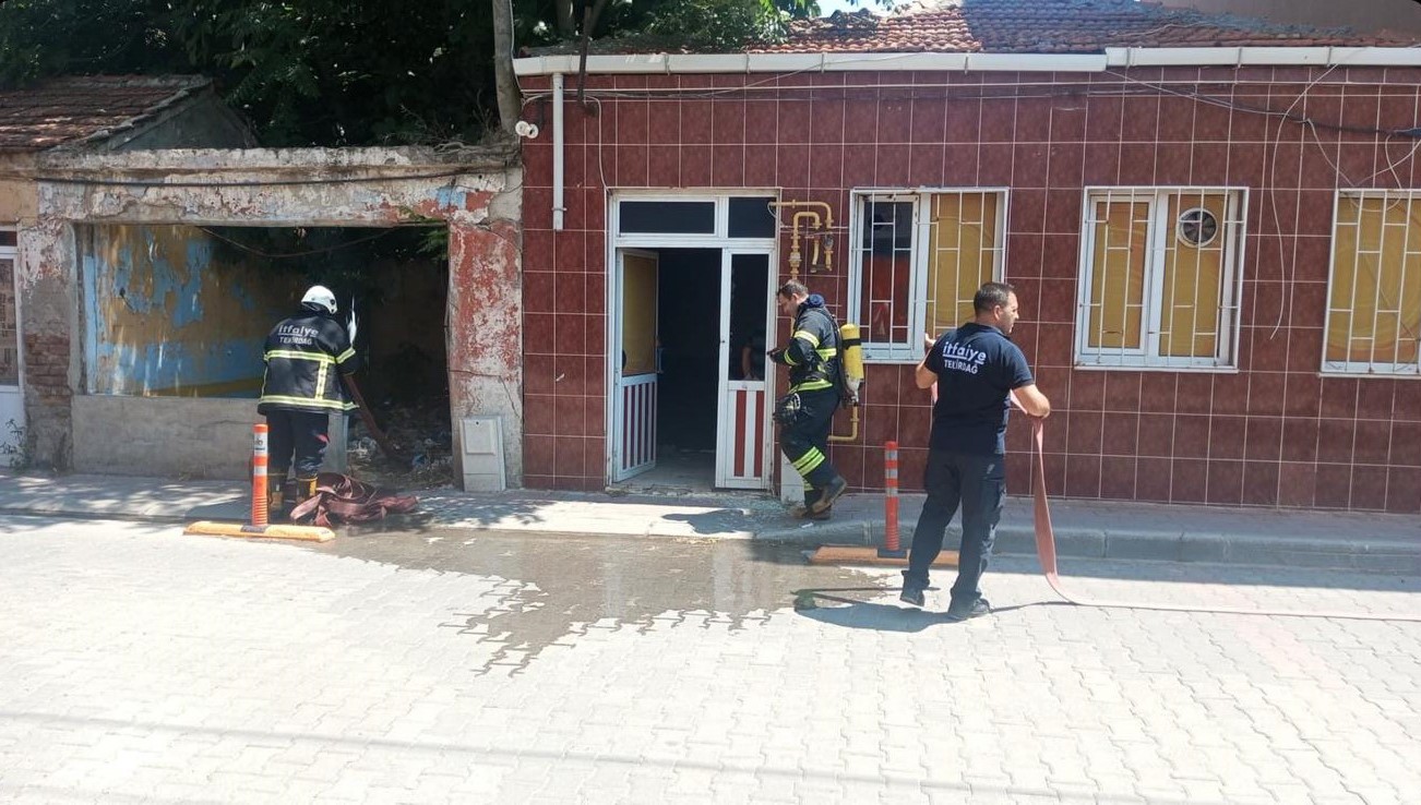 YANGINA İTFAİYE EKİPLERİ MÜDAHALE ETTİ