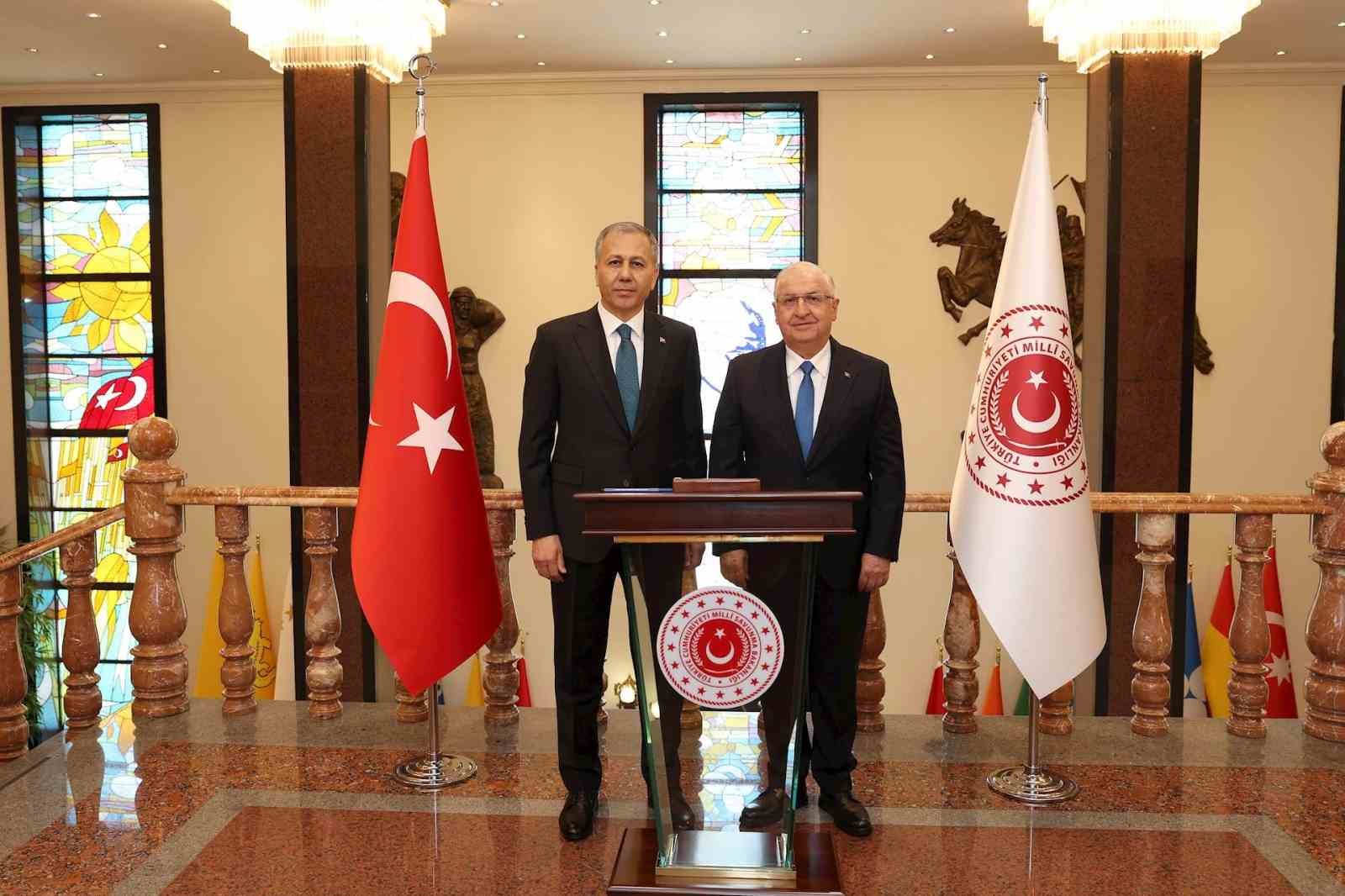 MİLLÎ SAVUNMA BAKANI YAŞAR GÜLER, İÇİŞLERİ BAKANI ALİ YERLİKAYA İLE
