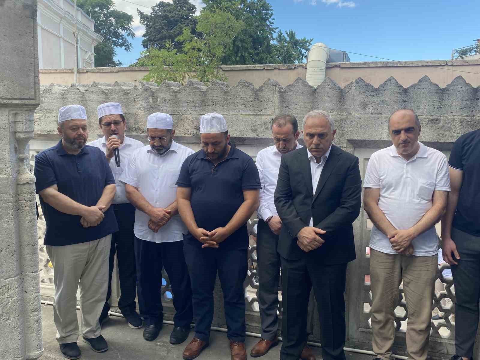 SÜLEYMANİYE CAMİİ'NİN RESTORASYONU SIRASINDA BULUNAN MİMAR SİNAN'IN KAYBOLMUŞ VAKFİYESİNDEKİ VASİYETİ