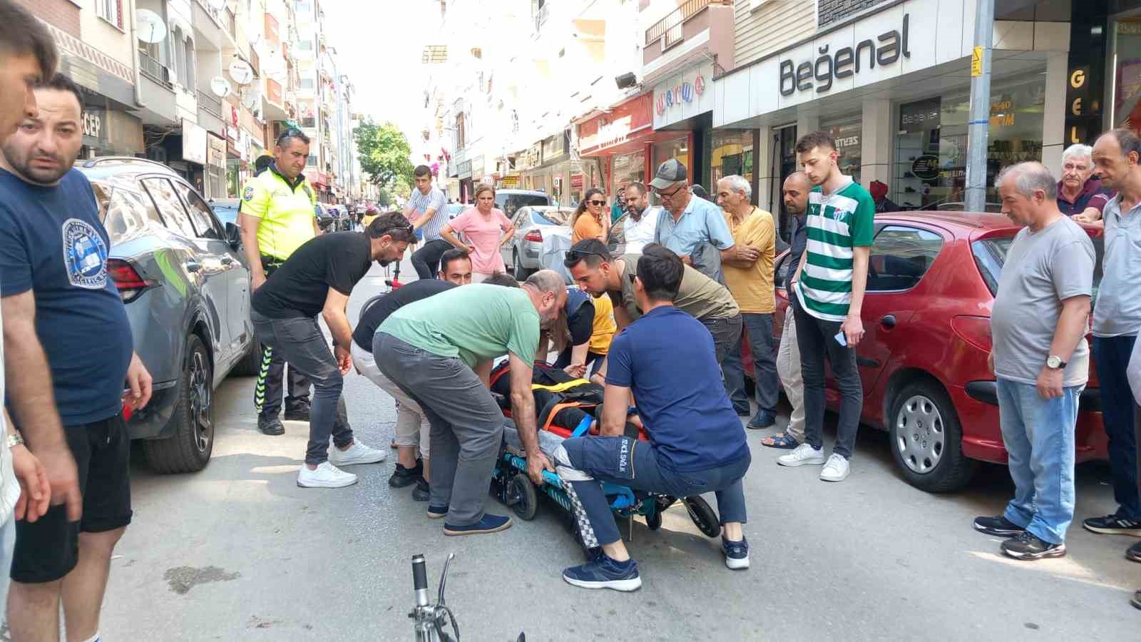 BURSA'NIN ORHANGAZİ İLÇESİNDE İKİ KİŞİNİN OLDUĞU MOTOSİKLET, BİR ANDA YOLA