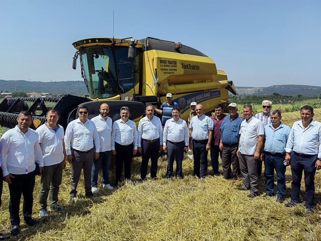 BURSA'NIN MUDANYA İLÇESİ ÇAYÖNÜ KOOPERATİFİNE BİÇER DÖVER TESLİMİYLE BİRLİKTE BUĞDAY