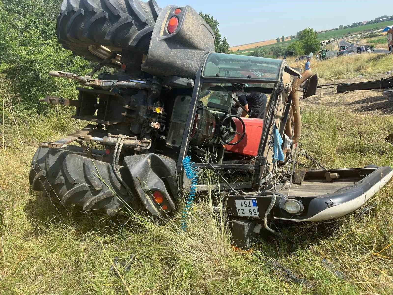 TEKİRDAĞ'IN MURATLI İLÇESİNDE ENGEBELİ ARAZİDE DEVRİLEN TRAKTÖRÜN SÜRÜCÜSÜ, AĞIR YARALI