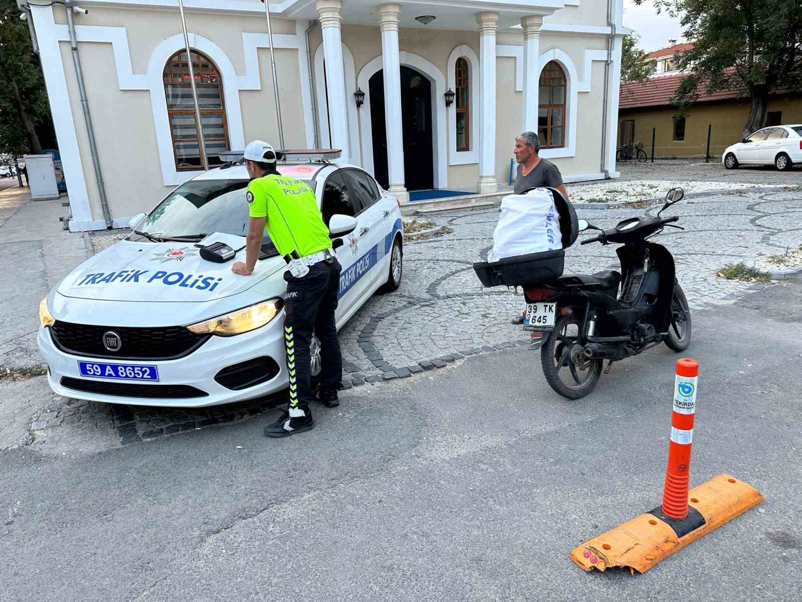 TRAFİK EKİPLERİ MOTOSİKLET DENETİMLERİNİ SIKLAŞTIRDI