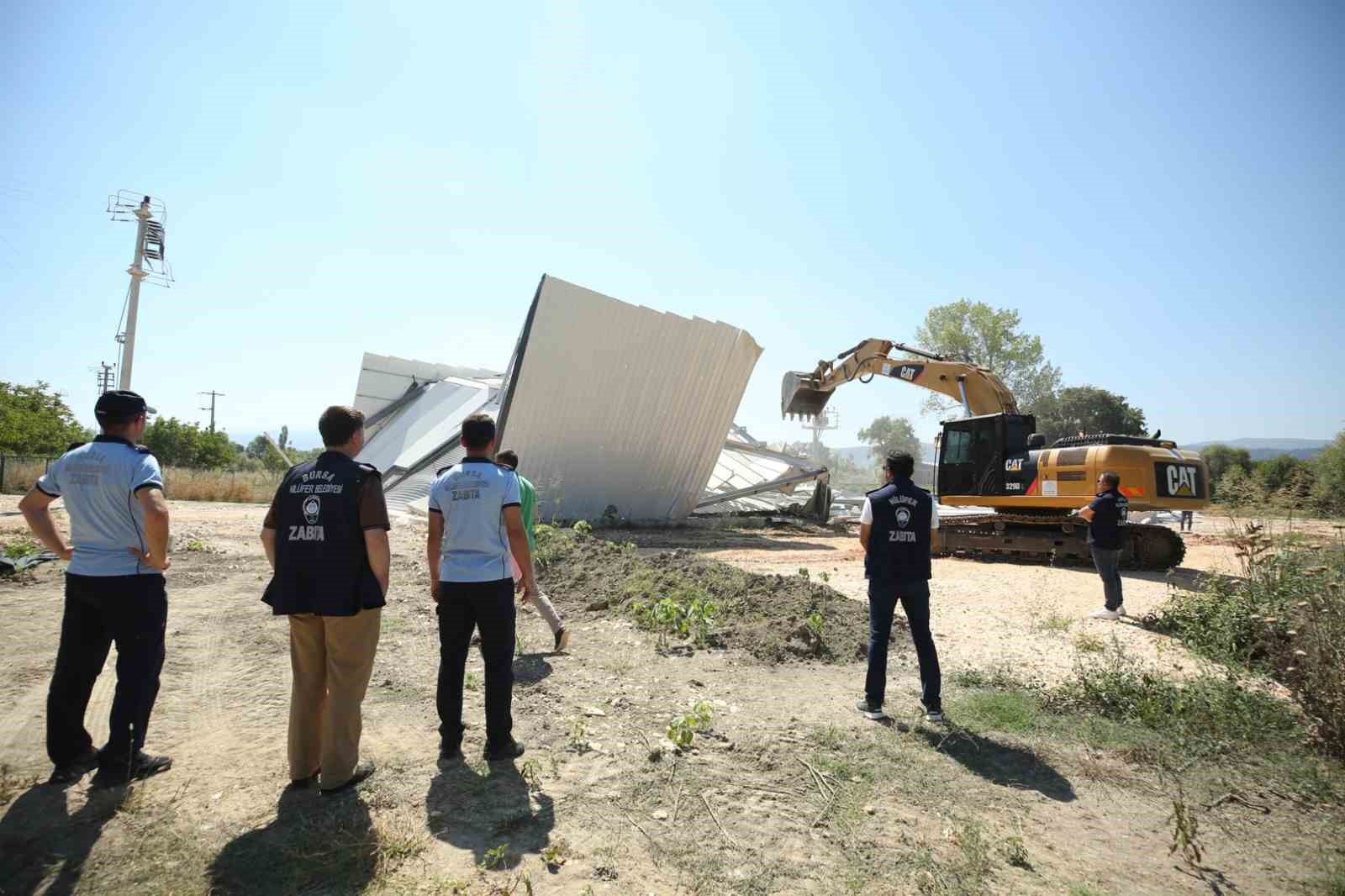 İMARA AYKIRI YAPILARLA MÜCADELESİNİ SÜRDÜREN NİLÜFER BELEDİYESİ YIKIM EKİPLERİ, ÜRÜNLÜ