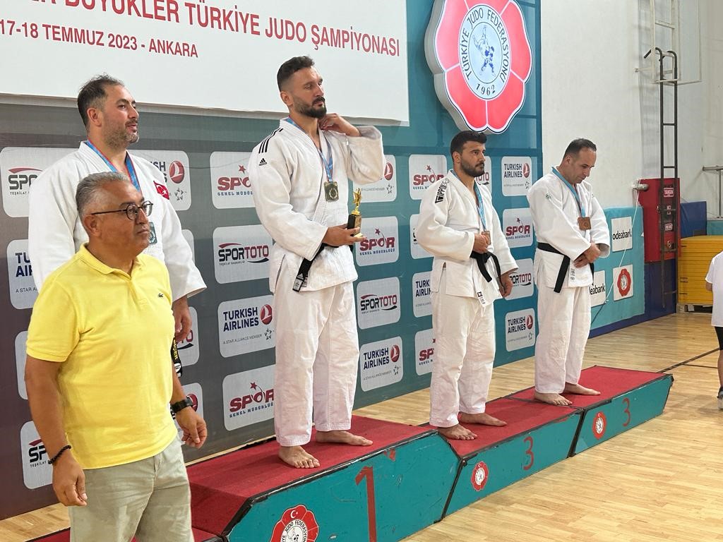 NİLÜFER BELEDİYESİ GÖRME ENGELLİLER SPOR KULÜBÜ’NÜN MİLLİ JUDOCUSU YASİN ÇİMCİLER,