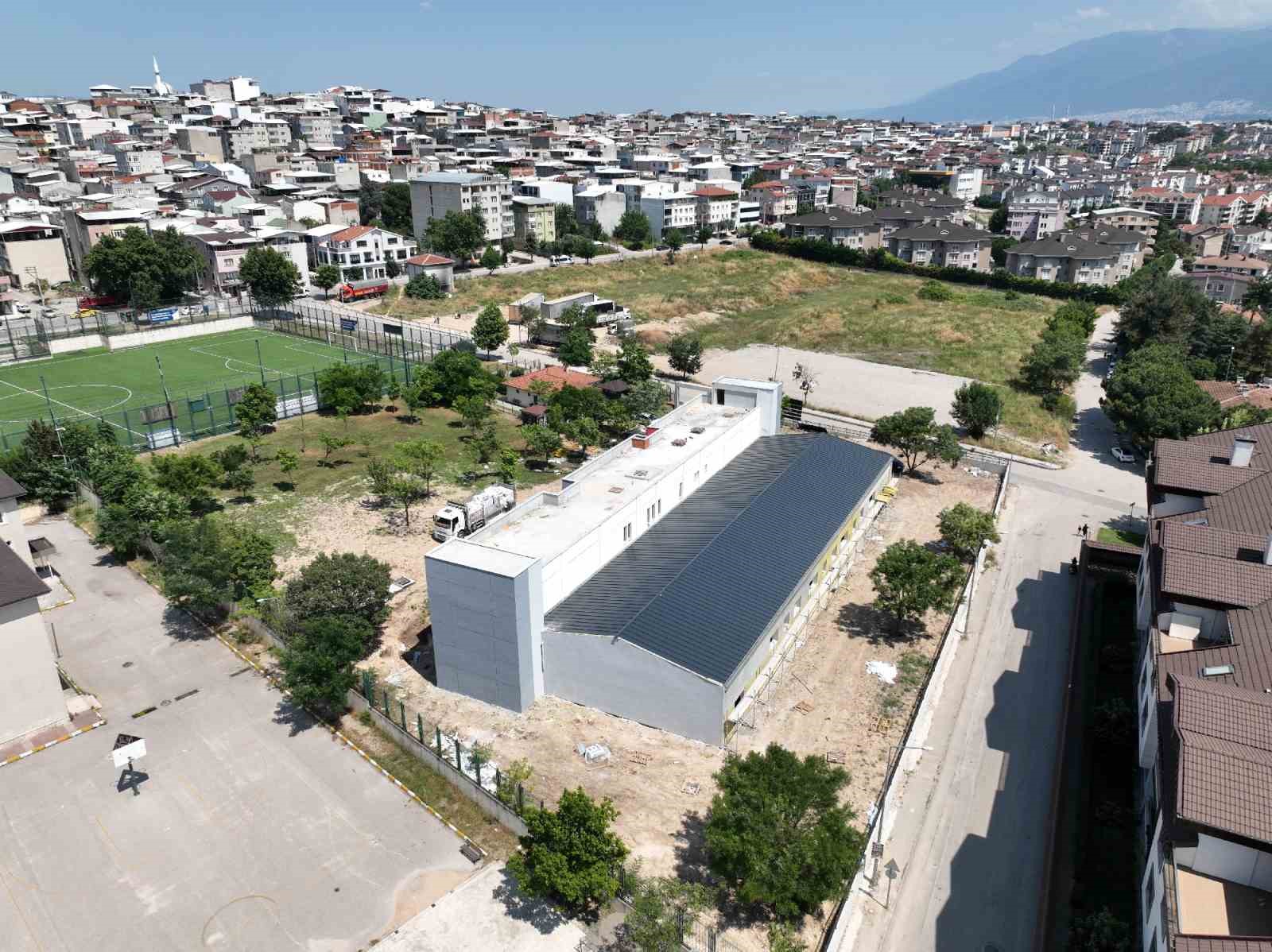 BÜYÜKŞEHİR BELEDİYESİ TARAFINDAN EMEK MAHALLESİ’NE KAZANDIRILAN VE BURSA’YA TARİHİNDE İLK