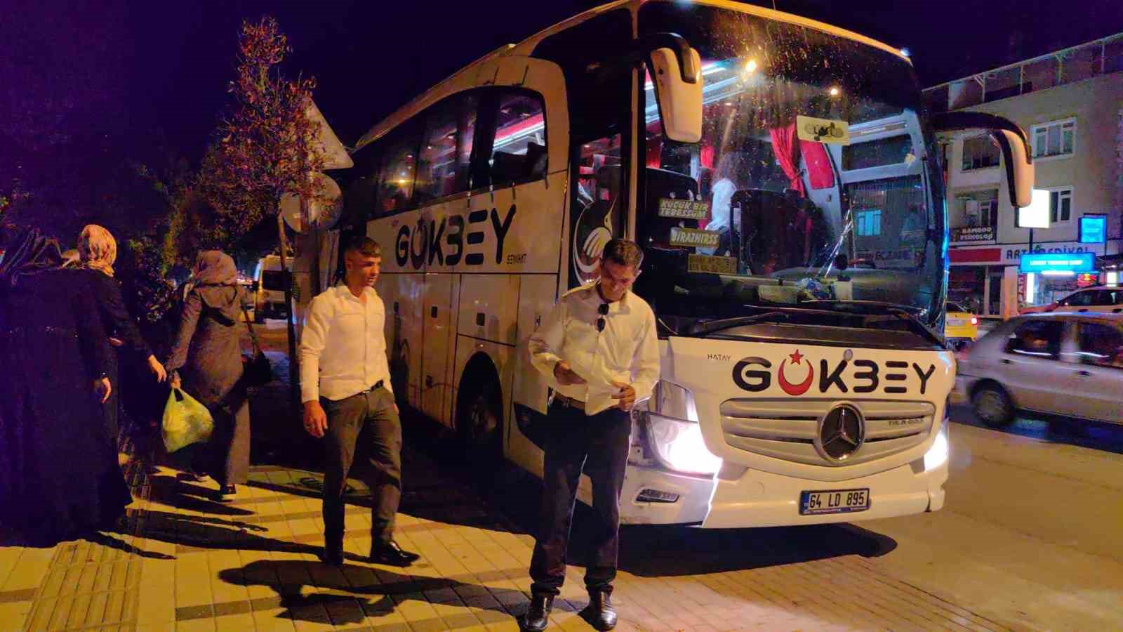 BURSA'NIN İNEGÖL İLÇESİNDE ŞEHİRLERARASI YOLCU OTOBÜSÜ İLE CİP ÇARPIŞTI.