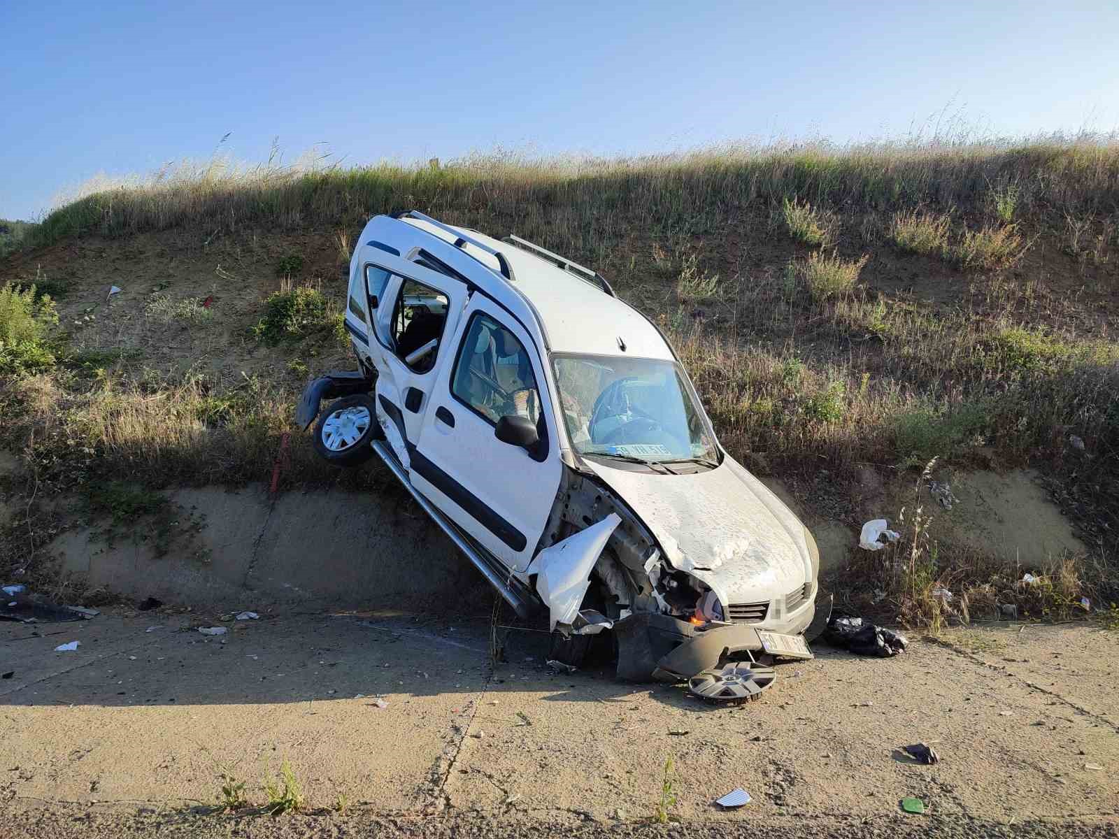 MALKARA’DA OTOMOBİL VE HAFİF TİCARİ ARAÇ ÇARPIŞTI