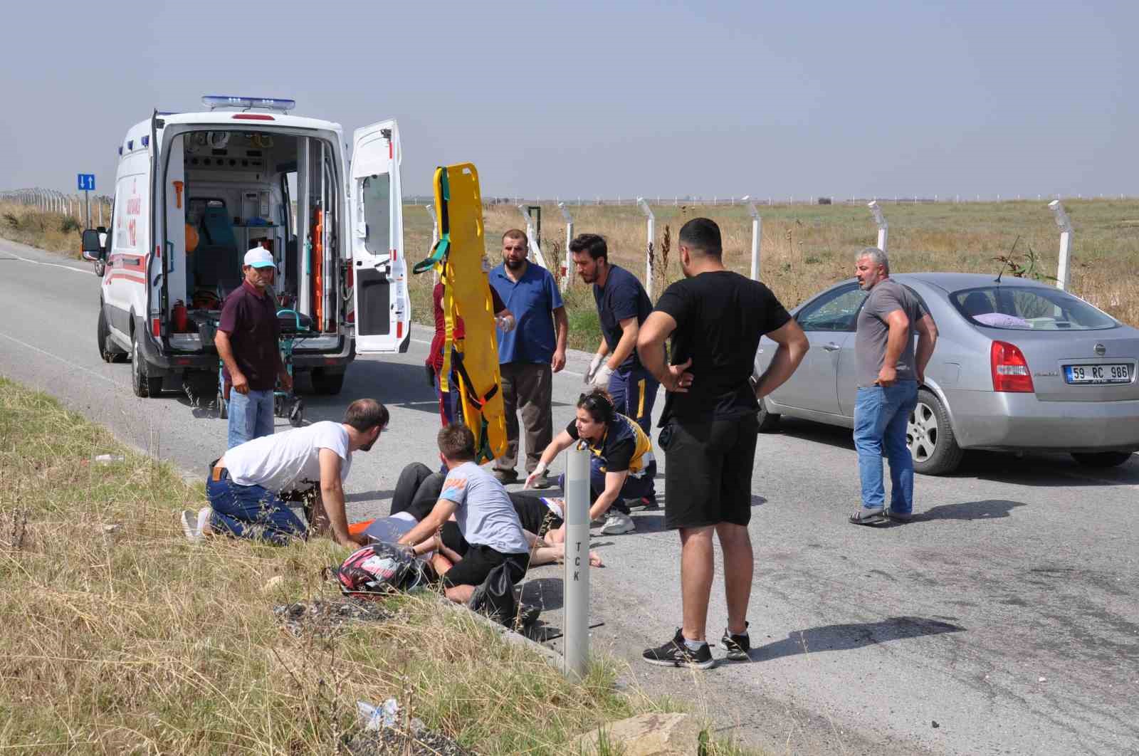 YARALILARA OLAY YERİNE ÇAĞIRILAN ACİL SERVİS EKİPLERİNİN BURADA YAPILAN İLK