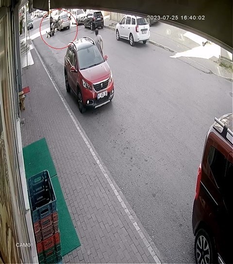 KOCAELİ'NİN DARICA İLÇESİNDE BİR BEKÇİ, OTOMOBİLİNİN ÖNÜ KESİLEREK FECİ ŞEKİLDE